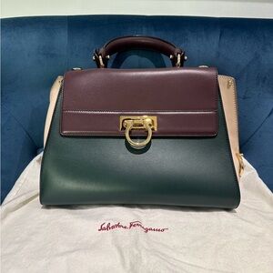 【Ship immediately】Authentic Ferragamo